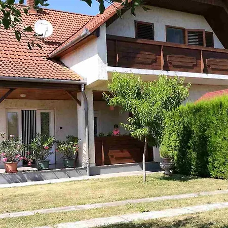 Sara Vendeghaz * Balatonkeresztúr